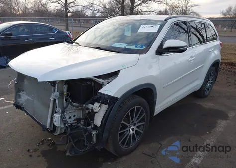 2018 Toyota Highlander Se/Xle z USA, uszkodzony, nr VIN 5TDJZRFH3JS546947